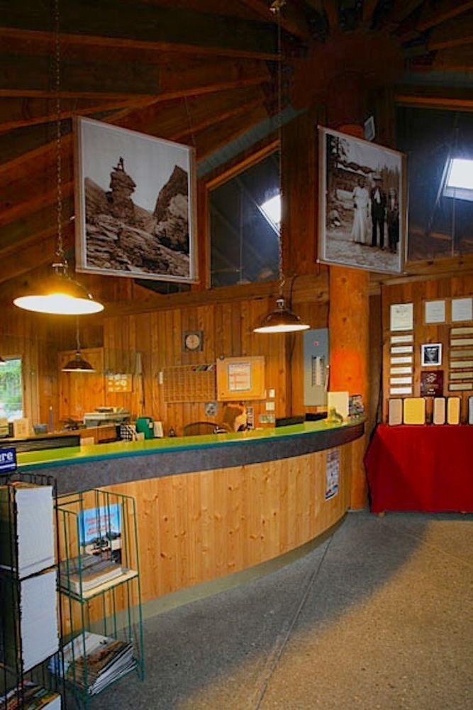 Sunwapta Falls Rocky Mountain Lodge Джаспер Экстерьер фото